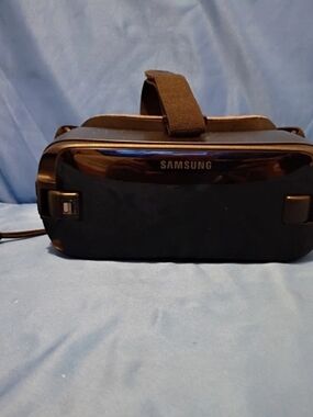 Samsung Gear VR Black Plastic Smartphone VR Headset with Controller for Oculus